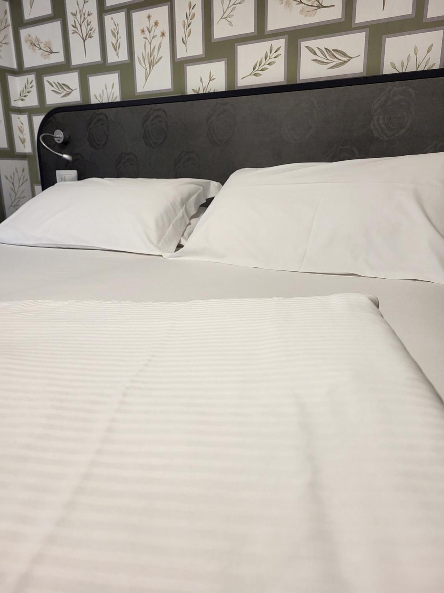 Hi Hotels Torbole - Pool & Spa Torbole Sul Garda ภายนอก รูปภาพ