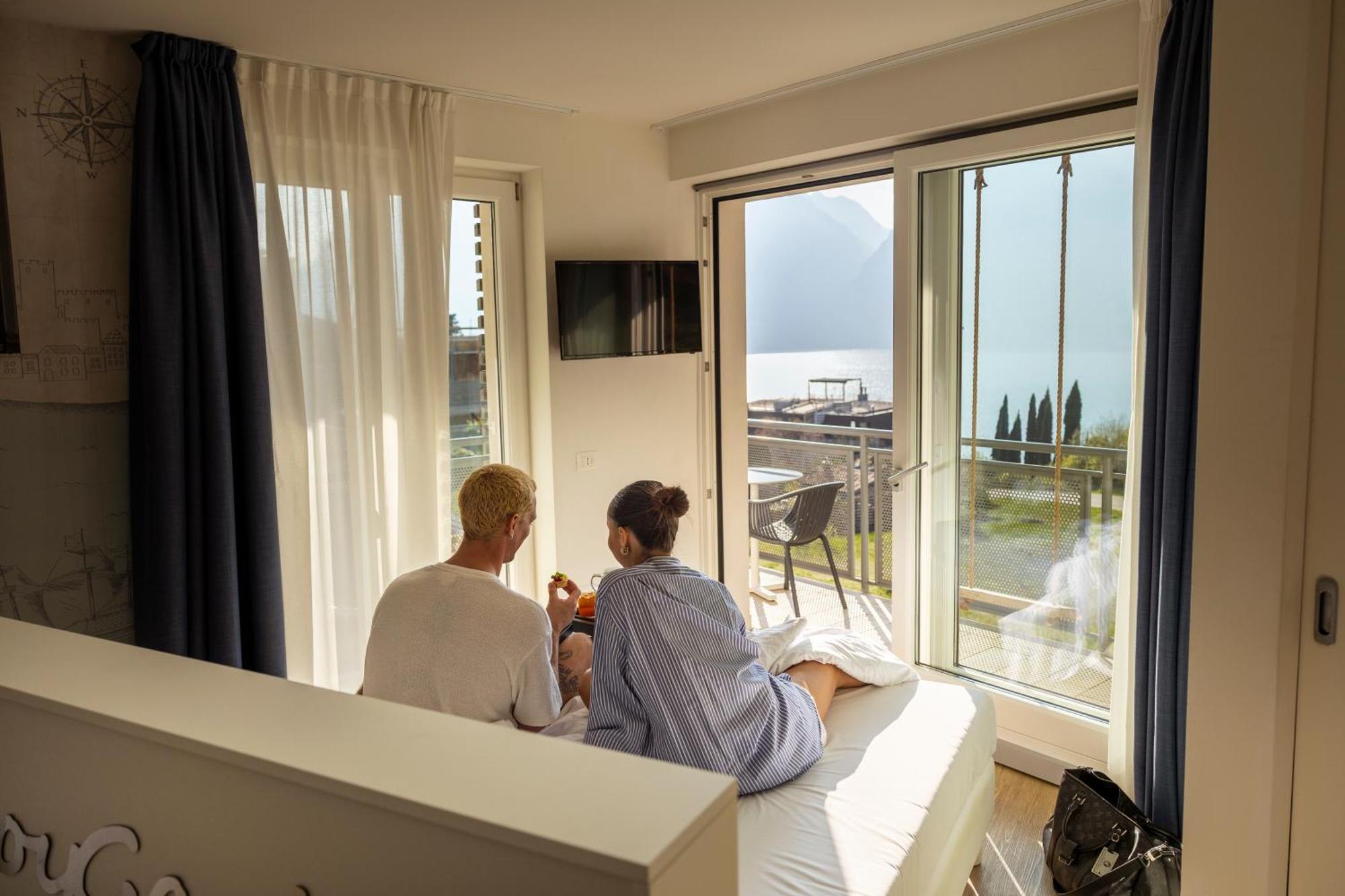 Hi Hotels Torbole - Pool & Spa Torbole Sul Garda ภายนอก รูปภาพ