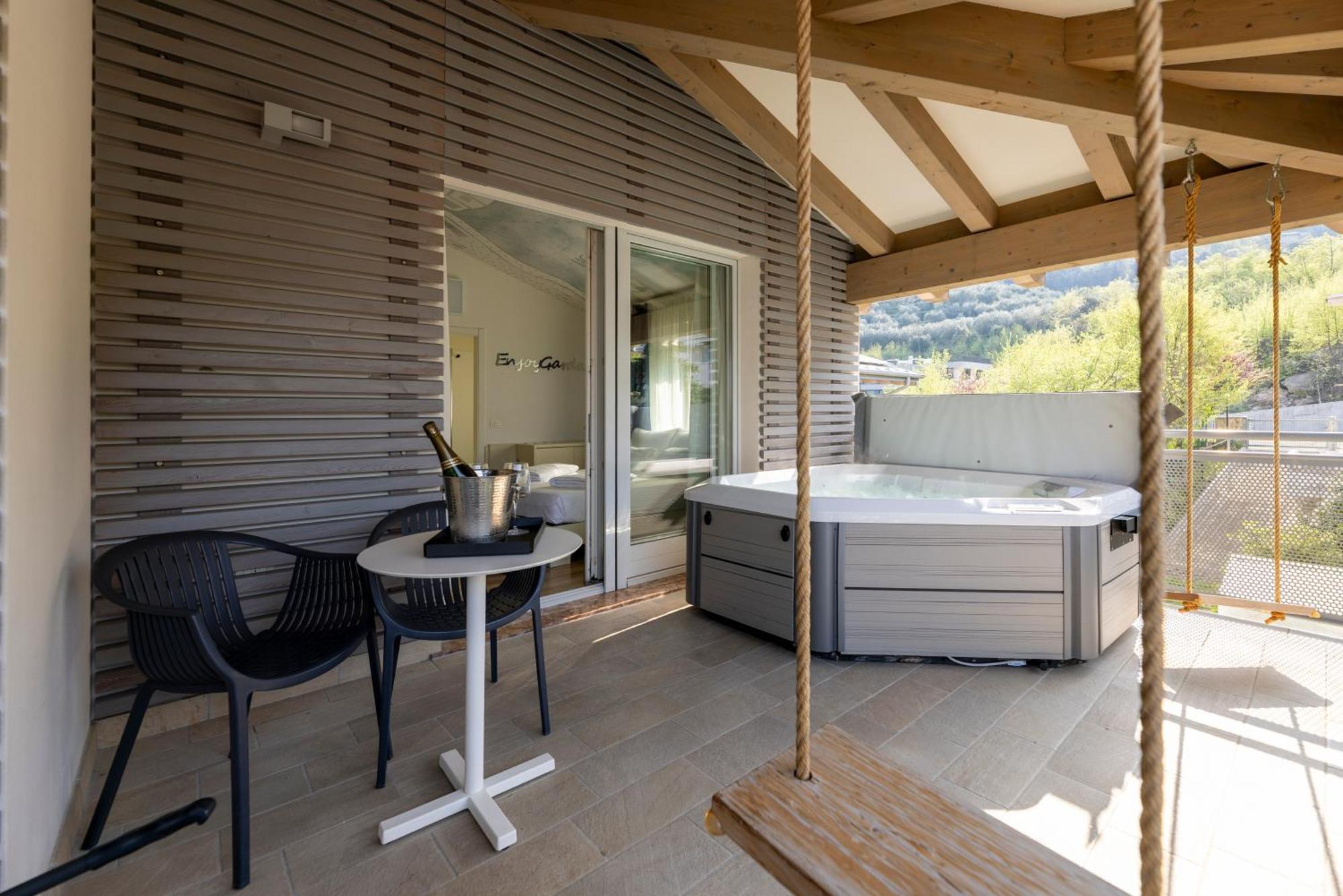 Hi Hotels Torbole - Pool & Spa Torbole Sul Garda ภายนอก รูปภาพ