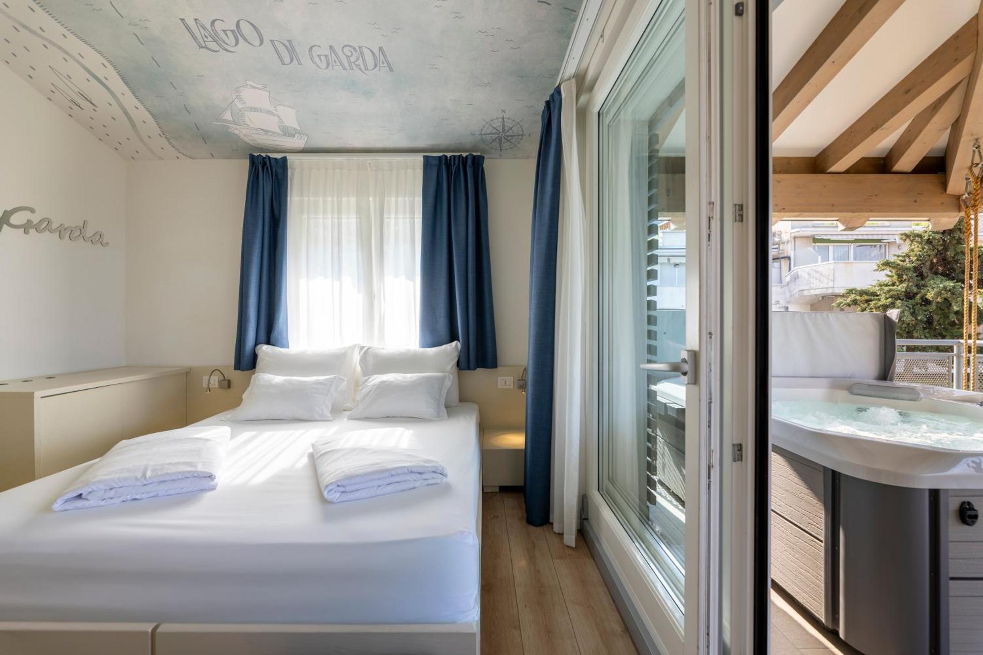 Hi Hotels Torbole - Pool & Spa Torbole Sul Garda ภายนอก รูปภาพ