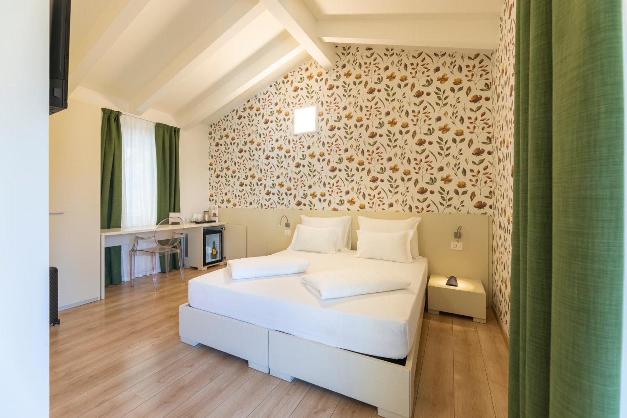Hi Hotels Torbole - Pool & Spa Torbole Sul Garda ภายนอก รูปภาพ
