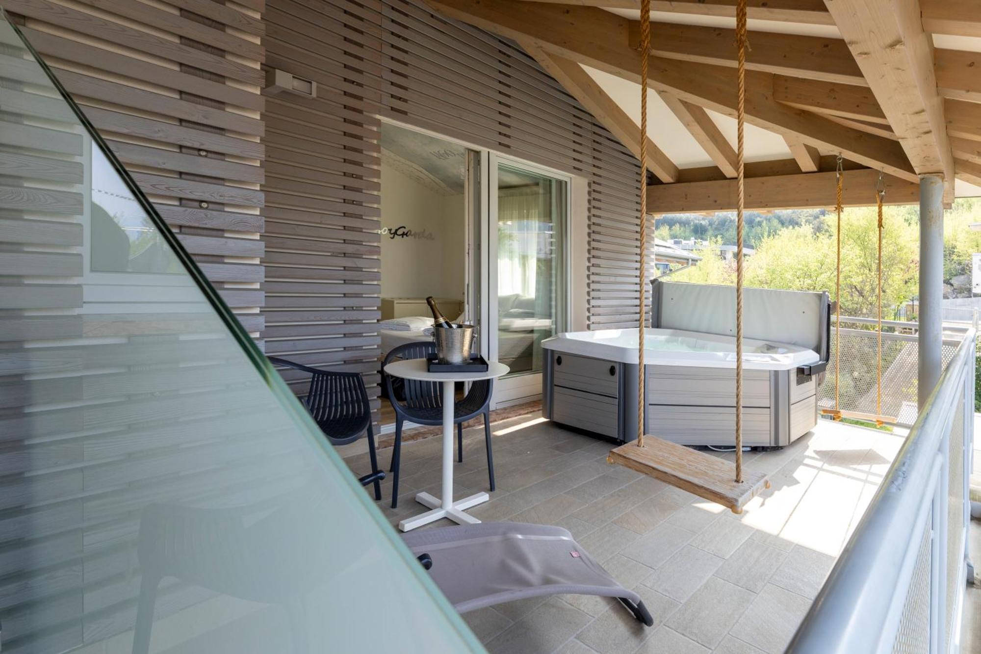 Hi Hotels Torbole - Pool & Spa Torbole Sul Garda ภายนอก รูปภาพ